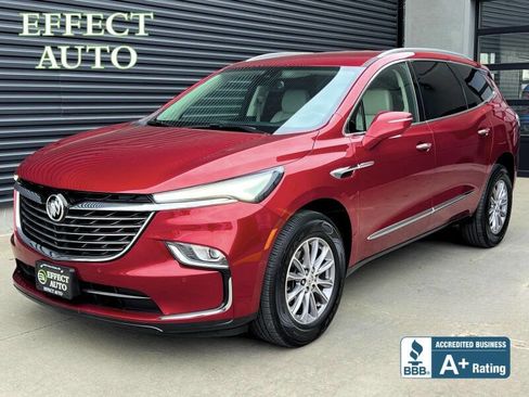 Used 2023 Buick Enclave Essence image 1