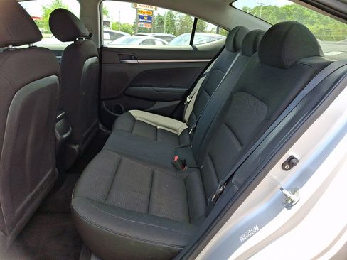Used 2019 Hyundai Elantra SE w/ Cargo Package FWD image 10