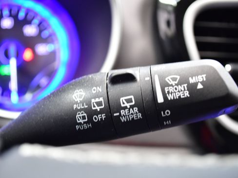 Used 2024 Chrysler Pacifica Touring-L FWD image 24