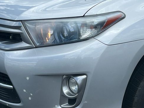 Used 2012 Toyota Highlander 4WD Hybrid w/ Leather Pkg image 12