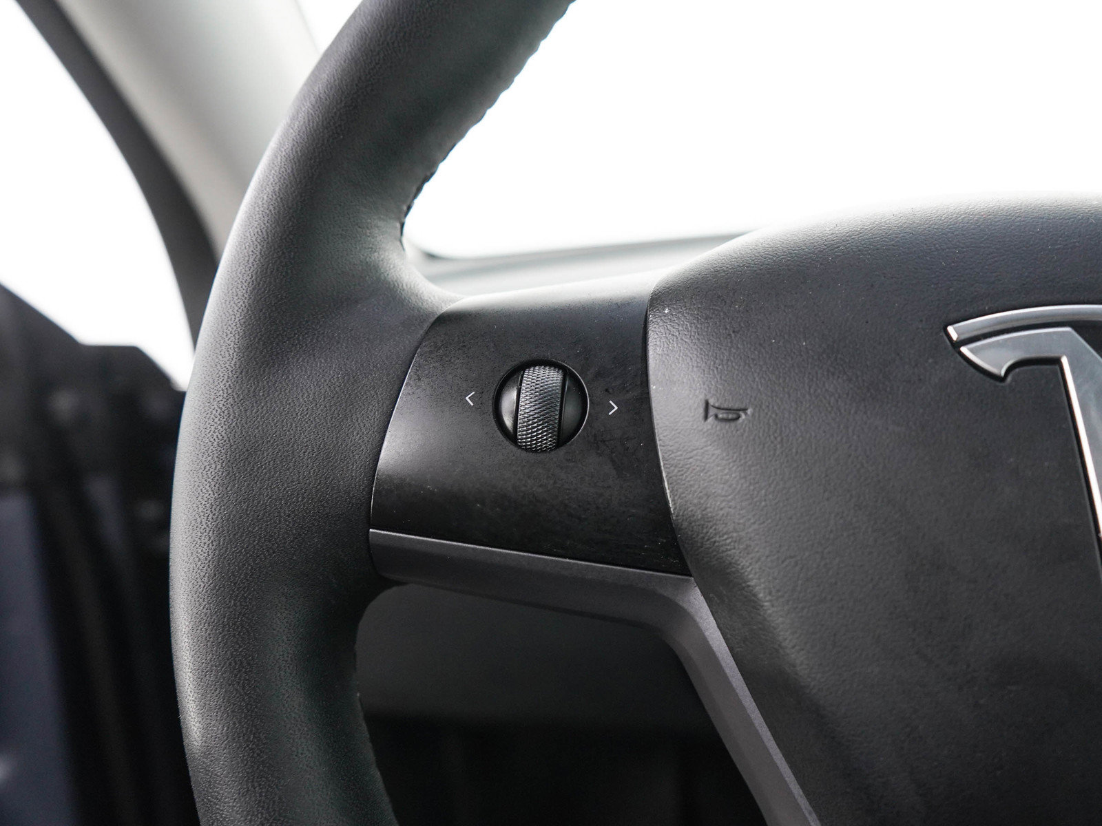 Used 2023 Tesla Model Y Performance AWD/4WD image 24