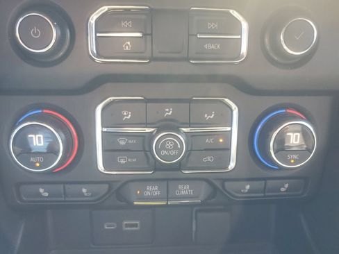 Used 2021 Chevrolet Tahoe Z71 w/ Z71 Signature Package AWD/4WD image 28