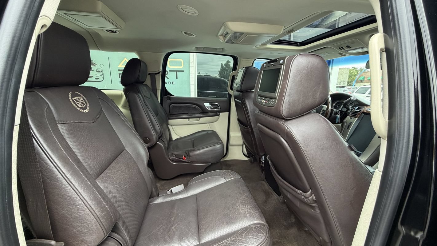 Used 2011 Cadillac Escalade ESV Platinum AWD/4WD image 13