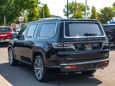 Used 2022 Jeep Grand Wagoneer Series III w/ Flexible Seating Group AWD/4WD image 9
