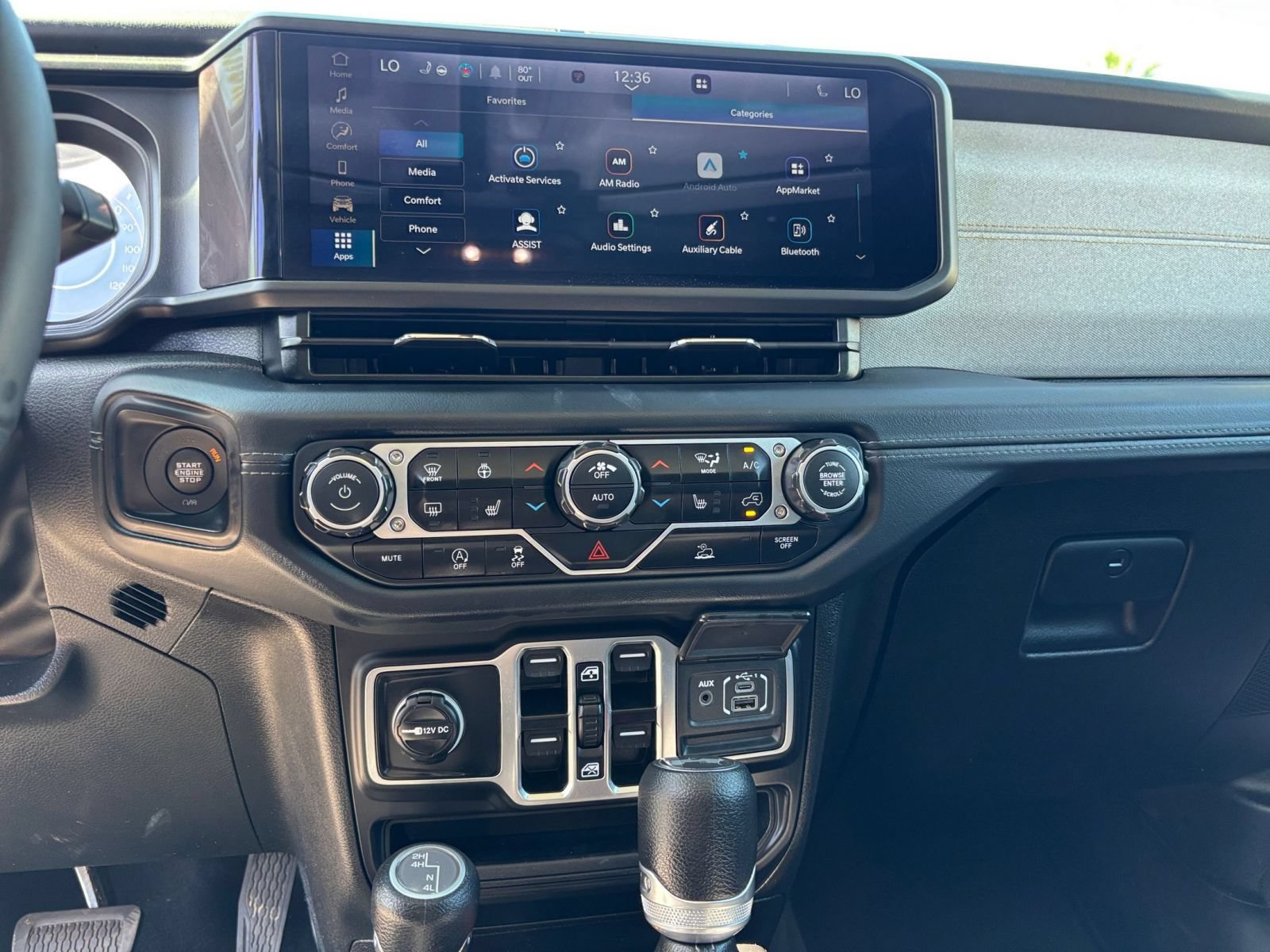 Used 2025 Jeep Wrangler Unlimited Sahara AWD/4WD image 16