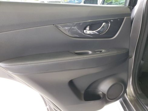 Used 2019 Nissan Rogue SV FWD image 17