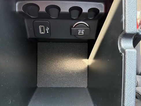 Used 2016 Jeep Cherokee Latitude w/ Comfort/Convenience Group image 24