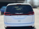 New 2025 Chrysler Pacifica Select image 4