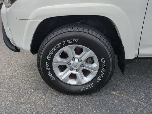 Used 2018 Toyota 4Runner SR5 AWD/4WD image 10