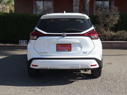 Used 2023 Nissan Kicks SR w/ SR Premium Package FWD image 7