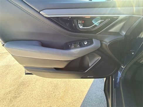 Used 2025 Subaru Outback Onyx Edition image 13