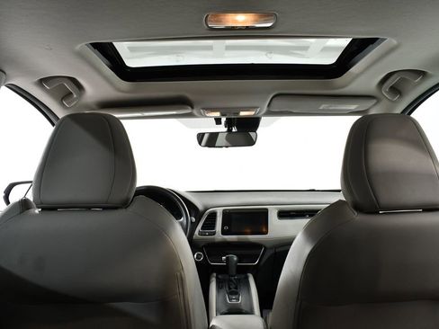 Used 2019 Honda HR-V Touring image 17