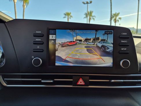 Used 2025 Hyundai Elantra SE image 16