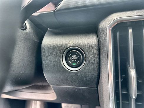 Used 2025 GMC Acadia Elevation image 16