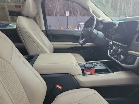 Used 2023 Ford Expedition Limited image 10