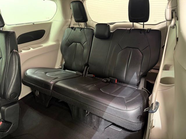 Used 2022 Chrysler Pacifica Touring-L FWD image 27