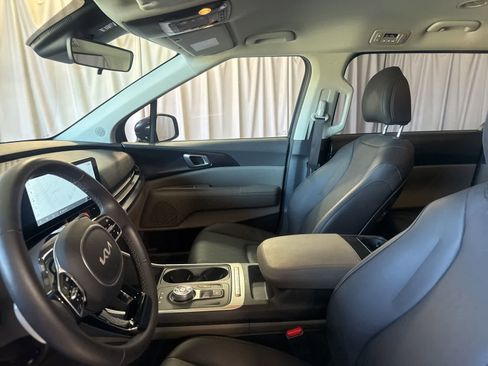 Used 2026 Kia Carnival LXS FWD image 21