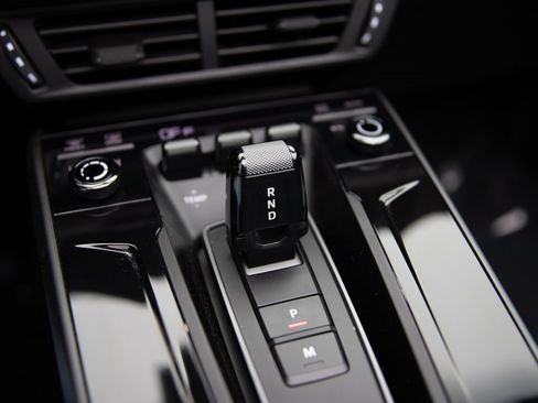 Certified 2025 Porsche 911 Carrera image 16