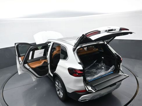 New 2026 BMW X5 xDrive50e image 43