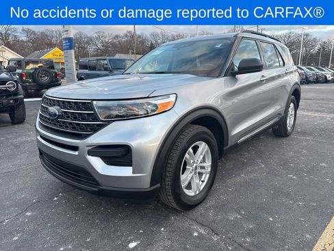 Used 2023 Ford Explorer XLT image 2