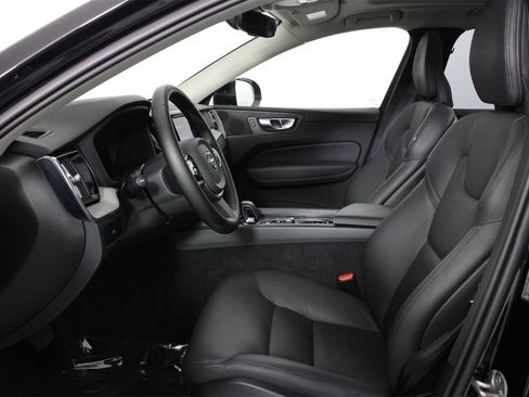 Certified 2025 Volvo XC60 B5 Plus image 31