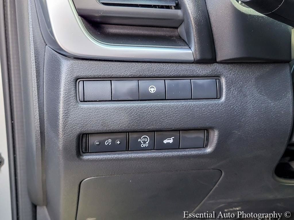 Used 2025 Nissan Rogue SV FWD image 15