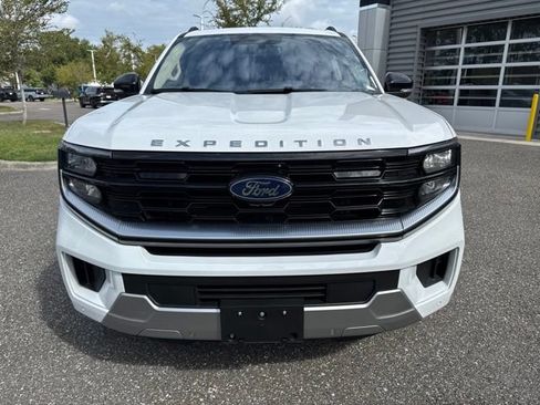 Used 2025 Ford Expedition Platinum AWD/4WD image 16