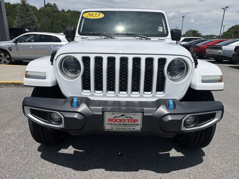 Used 2023 Jeep Wrangler Unlimited Sahara AWD/4WD image 3