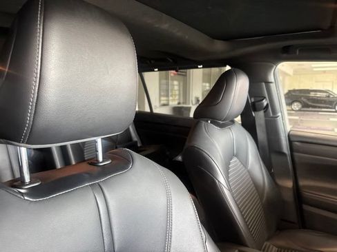 Used 2021 Toyota Highlander XSE FWD image 10