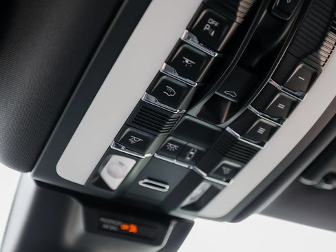 Certified 2026 Porsche Macan AWD/4WD image 21