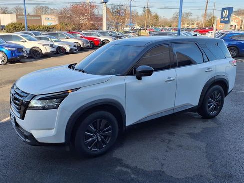 Used 2022 Nissan Pathfinder S image 3