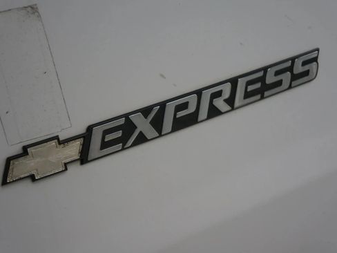 Used 2018 Chevrolet Express 3500 image 36
