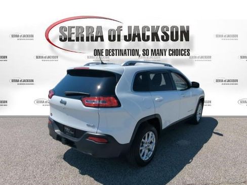 Used 2015 Jeep Cherokee Latitude FWD image 8