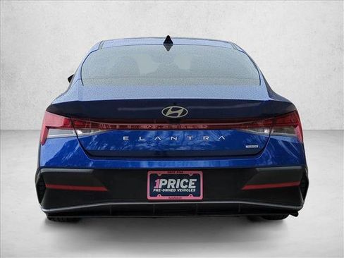 Certified 2025 Hyundai Elantra Limited image 7