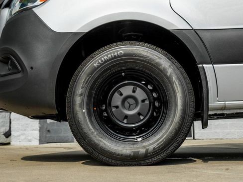 Used 2025 Mercedes-Benz Sprinter 2500 image 4