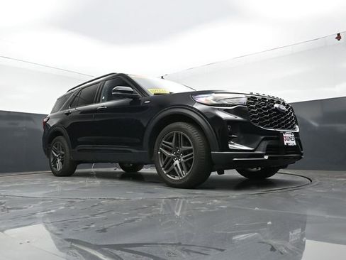 Used 2025 Ford Explorer ST-Line w/ ST-Line Street Pack AWD/4WD image 51