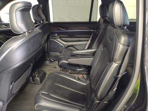 Used 2021 Jeep Grand Cherokee L Overland w/ Luxury Tech Group IV AWD/4WD image 18