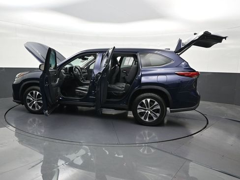 Used 2021 Toyota Highlander XLE FWD image 36