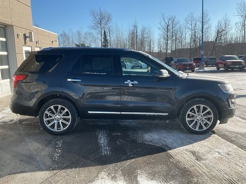 Used 2017 Ford Explorer Limited image 4