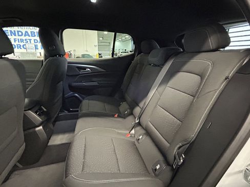 Used 2025 Chevrolet Equinox EV LT w/ Comfort Package image 12