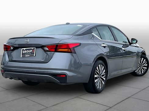 Used 2025 Nissan Altima 2.5 SV FWD image 13