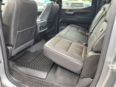 Used 2024 Chevrolet Silverado 1500 High Country w/ Technology Package image 3