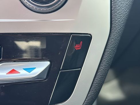 Used 2021 Ford Explorer XLT w/ Equipment Group 202A image 24