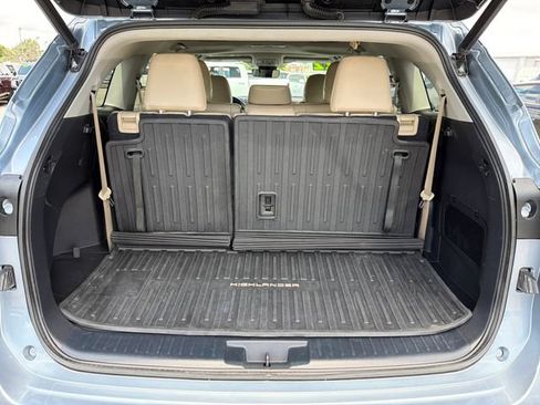 Used 2022 Toyota Highlander XLE AWD/4WD image 29