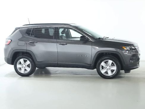Used 2022 Jeep Compass Latitude image 11