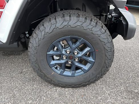 New 2026 Jeep Wrangler Unlimited Sport w/ Dual Top Group AWD/4WD image 4