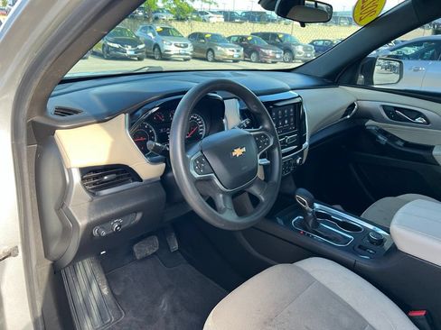Used 2022 Chevrolet Traverse LS AWD/4WD image 17