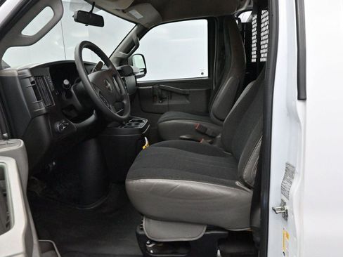 Used 2024 GMC Savana 2500 w/ Driver Convenience Package image 14
