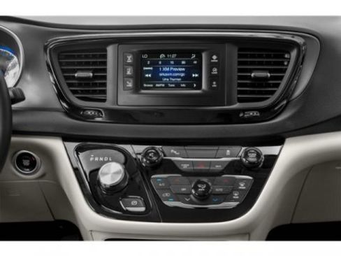 Used 2019 Chrysler Pacifica Touring-L image 13