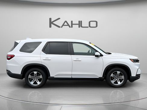 Used 2025 Honda Pilot EX-L image 6